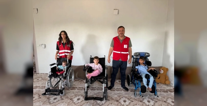 Cam kemik hastası üç kardeşin hayatı tekerlekli sandalyelerle değişti