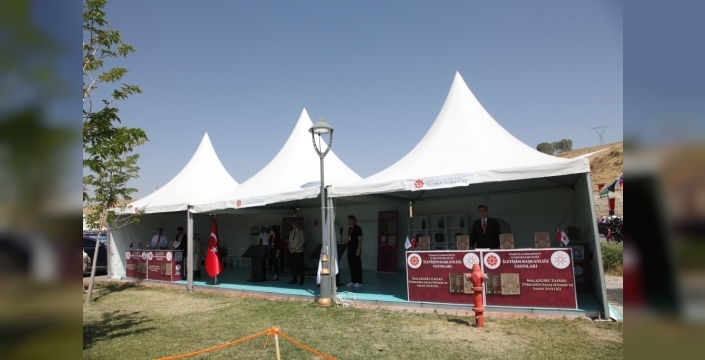 Cumhurbaşkanlığı İletişim standı Ahlat'ta ziyaretçileri bilgilendirdi