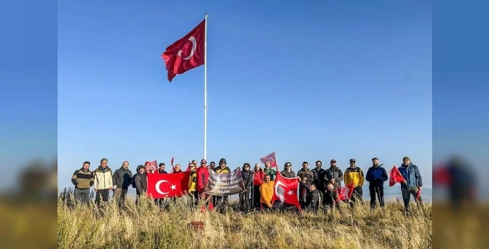 Dağcılar, 30 Ağustos'u Yahni Dağı'nın zirvesinde kutladı