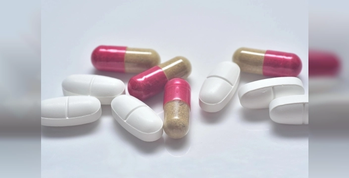 Doktor elinden çıkmayan antibiyotikler geleceği karartıyor: Basit enfeksiyonlar ölümcül olabilir!