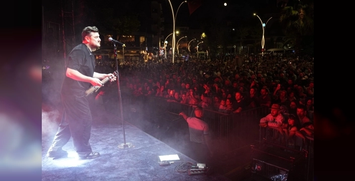 Ekin Uzunlar, Kocaeli’yi coşturdu: Fındık Festivali'nde Karadeniz rüzgarı esti