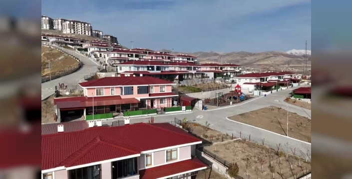 Elazığ'da 371 Ahıska Türkü ailesine konut ve kimlik verildi