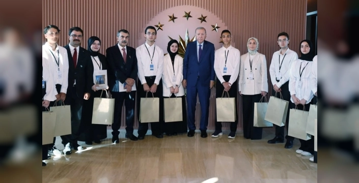 Erdoğan Ahlat'ta öğrencilerle buluştu