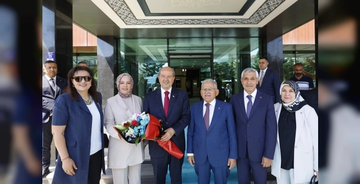 Ersin Tatar, Başkan Büyükkılıç'a Kayseri'deki hizmetlerden dolayı övgülerde bulundu