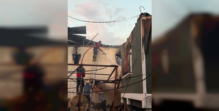 Erzincan'da çıkan yangında 8 müstakil ev yandı