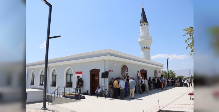 Erzincan'da hayırsever Tanoğlu'nun camisi ibadete açıldı