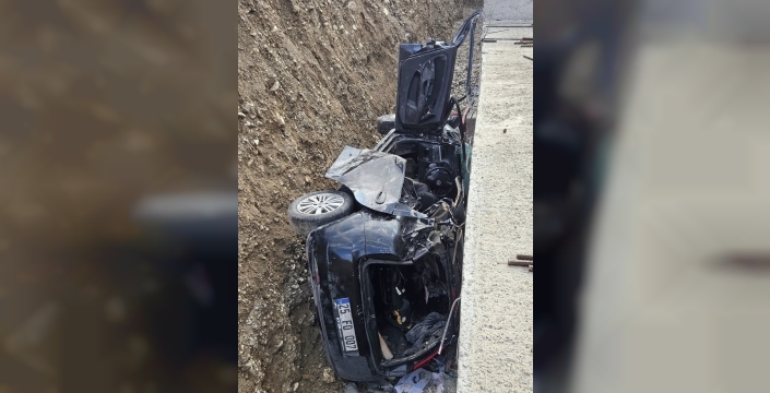 Erzurum'da yol çalışması alanına düşen otomobil: 3 ölü