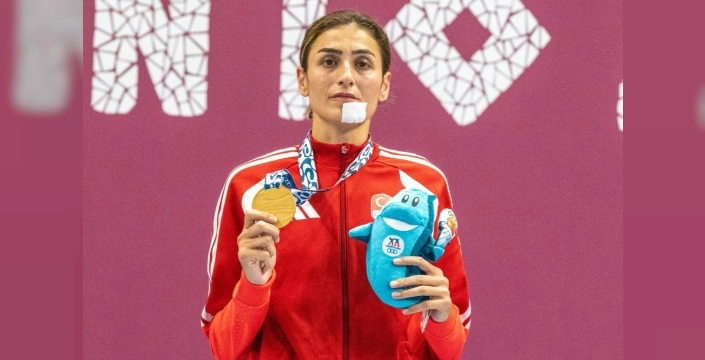 Hatice Kübra İlgün Akdeniz Oyunları'nda altın madalya aldı