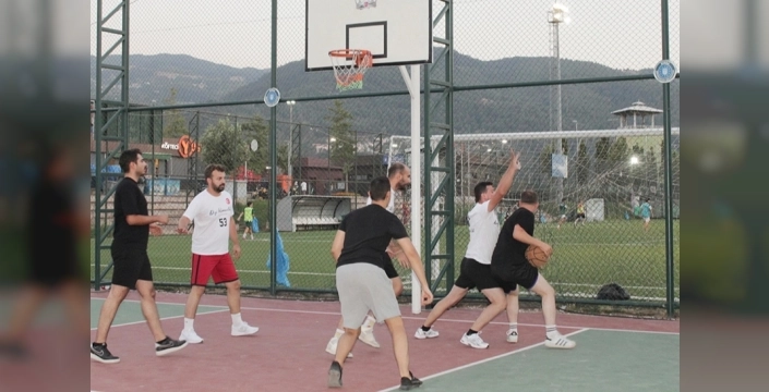 İMO Bursa Şubesi, sokak basketbolu turnuvası düzenledi