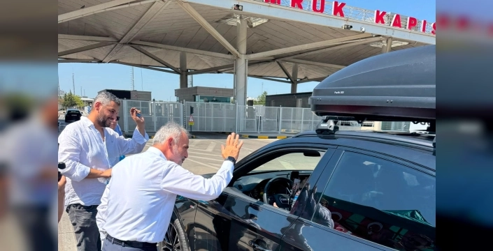 İYİ Partili vekil Kapıkule'de gurbetçileri ziyaret etti
