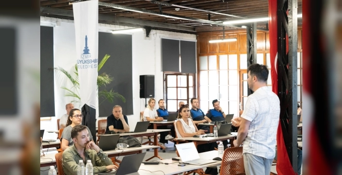İzmir'de esnafa yapay zekâ eğitimi verildi
