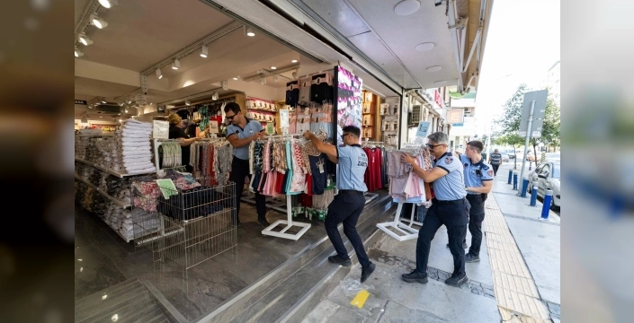 İzmir'de kaldırımları işgal edenlere geçit yok