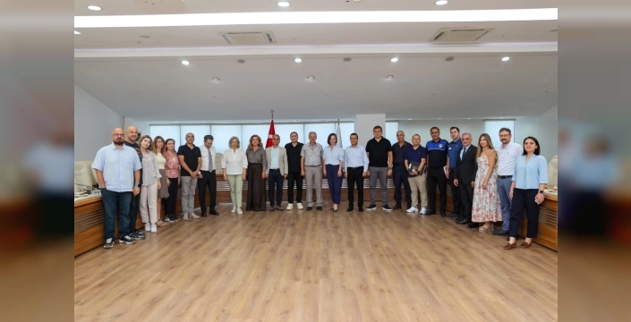 İzmir'de sahipsiz atıklar için alarm verildi