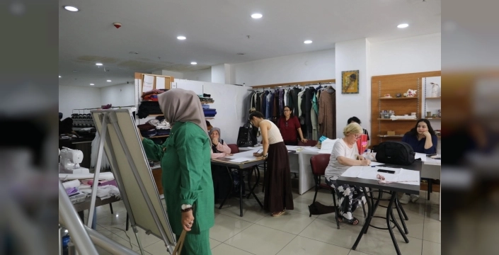 İzmit'te kadınlar için yaz dönemi dikiş kursu düzenleniyor