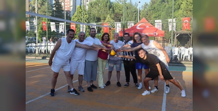 İzmit'te voleybol turnuvası başladı