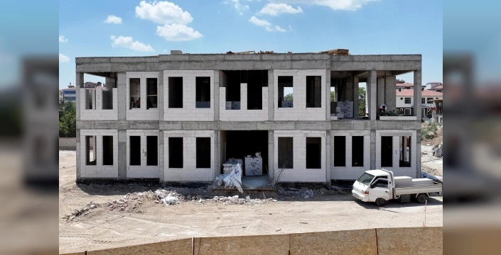 Karatay'da polis merkezinde inşaat sürüyor