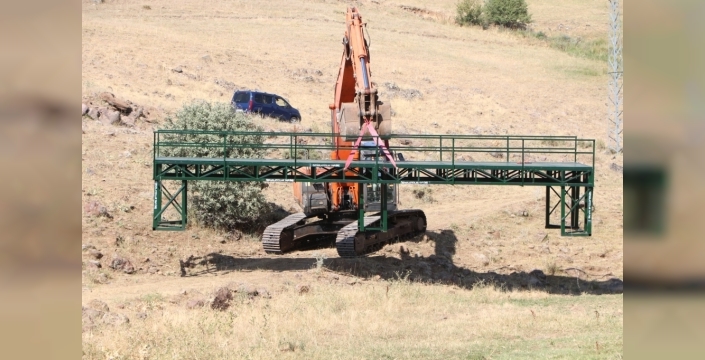 Karlıova'da besiciler için yeni köprü hizmete girdi