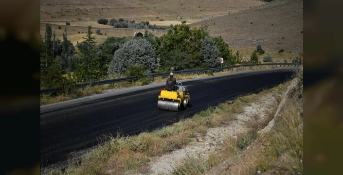Kayseri Büyükşehir, kırsal yollarda bakım çalışmaları yaptı