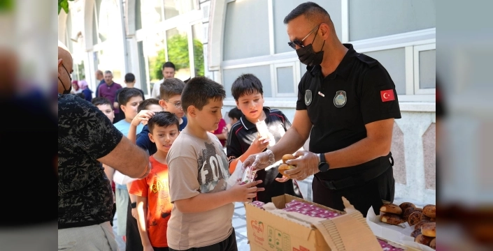 Keçiören'de yaz Kur'an kurslarına ikram desteği ile çocuklara moral