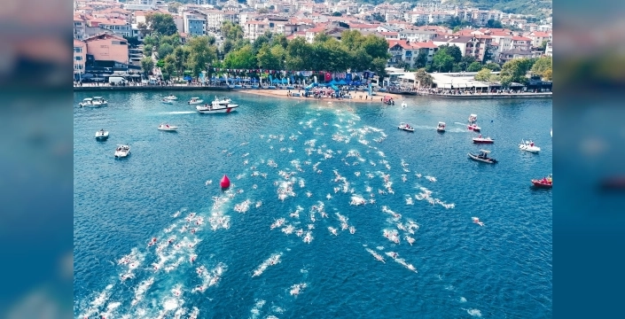 Kocaeli'de açık su yüzme yarışı düzenlendi