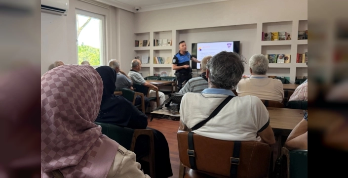 Kocaeli'de yaşlılara dijital güvenlik eğitimi veriliyor
