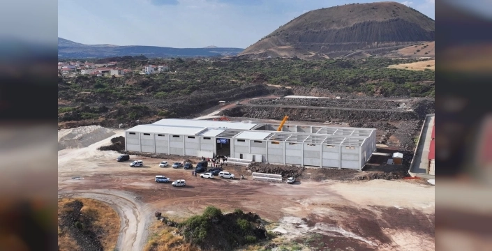 Kula'da hububat alım noktası inşaatı sürüyor