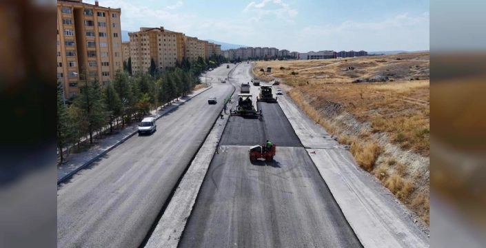 Kütahya'da asfalt dökme işleri devam ediyor