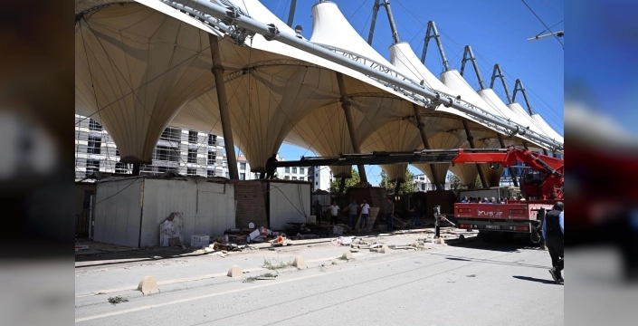 Malatya'da konteyner kaldırma çalışmaları başladı