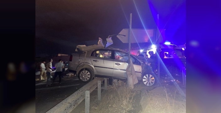 Malatya'da otomobil refüje çarptı, sürücü hayatını kaybetti