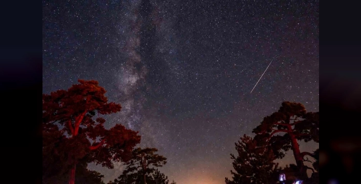 Meram'da meteor yağmuru gençlere unutulmaz gece yaşattı