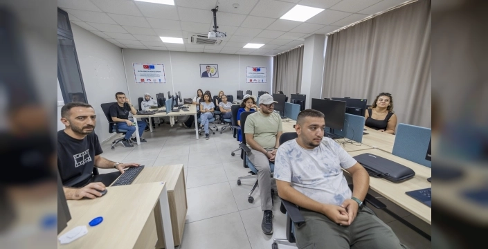 Mersin'de gençlere yazılım uzmanlığı eğitimi veriliyor