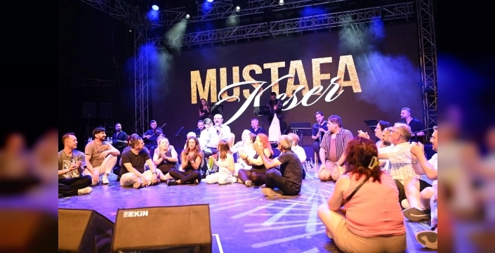 Mustafa Keser'den Bursalılara müzik şöleni ve bol kahkaha!
