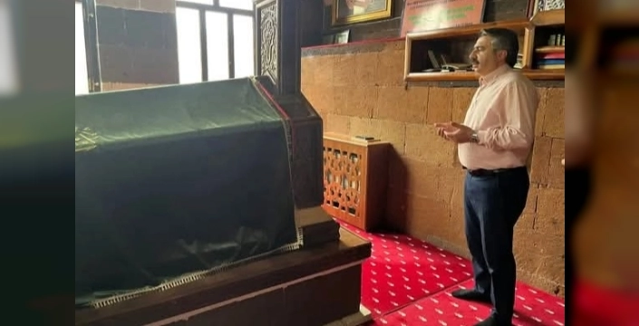 Oktay Yılmaz, Ahmed-i Hani Hazretleri'nin türbesini ziyaret etti