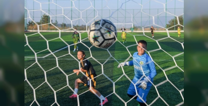 Osmangazi'de minik futbolcular Feyyaz Alptuğ anısına sahada