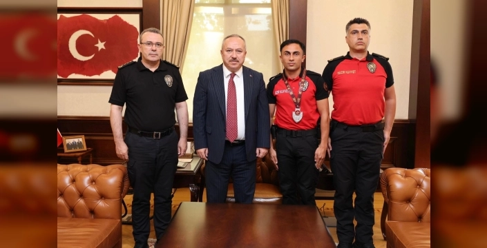 Polis memuru Kadir Kösem, Emniyet Genel Müdürü'nden takdir topladı