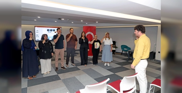 Talas belediyesi personelini işaret diliyle eğitti
