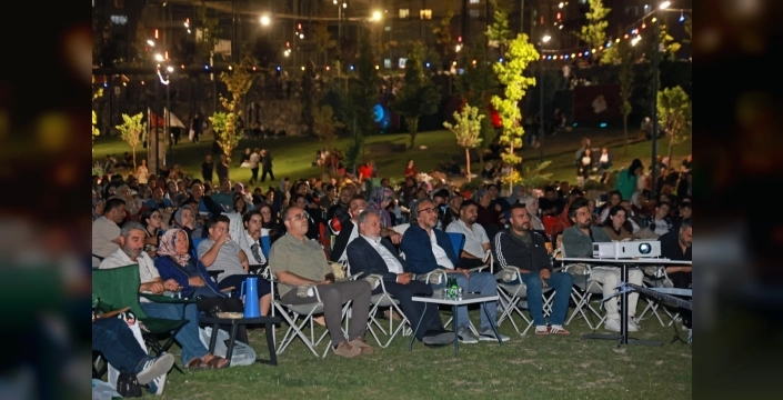 Talas'ta açık hava sinemasında Eren Bülbül filmi gösterildi