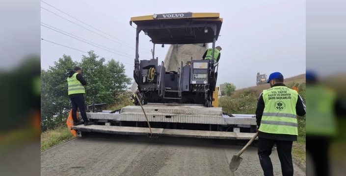 Trabzon'da 13 km'lik yol kuru betonla kaplandı