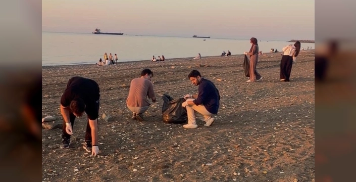 Trabzon'da gençler, Ayasofya sahilinde çevre temizliği yaptı