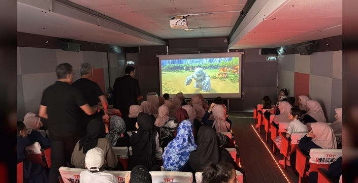 TRT sinema tırı Erzincan'da 3 bin çocuğa ulaştı