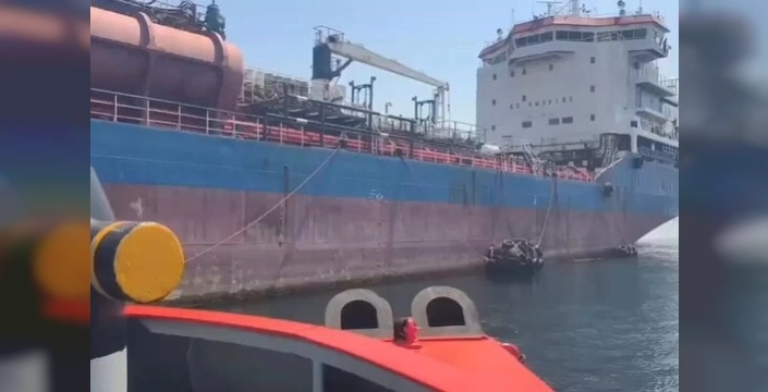 Yalova'da makine arızası yaşayan tanker başarıyla kurtarıldı