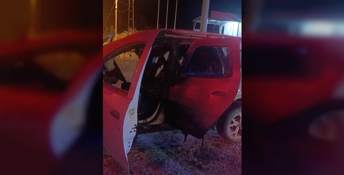 Yüksekova'da otomobil yangını: 3 yaralı