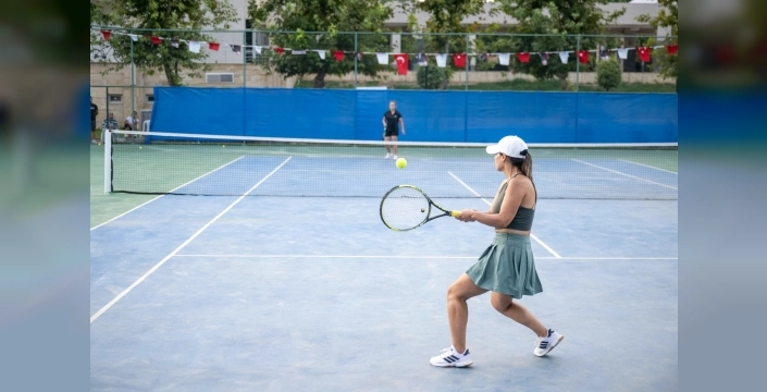30 Ağustos tenis turnuvası başarıyla tamamlandı