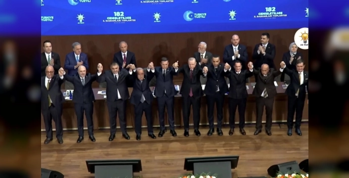 9 belediye başkanı AK Parti'ye geçti