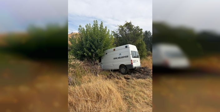 Bingöl'de panelvan yoldan çıktı: 3 yaralı