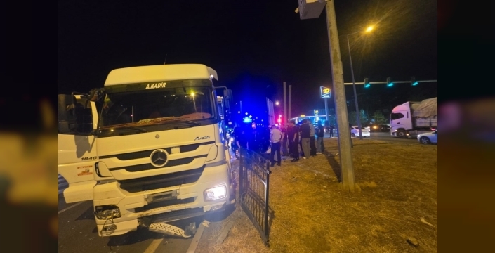 Bingöl'de tır ve otomobil çarpıştı, 5 yaralı