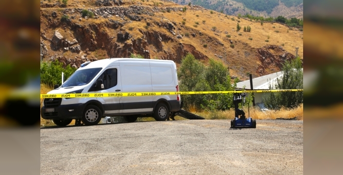 Bomba imha uzmanları, halkın güvenliği için risk alıyor