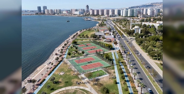 Bostanlı'da padel kortları ekimde açılıyor