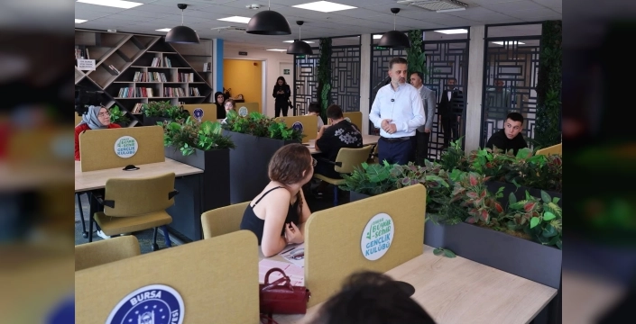 Bursa'da 2 bin 500 genç KPSS provası için bir araya geldi