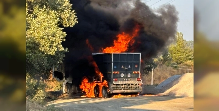 Dalaman'da belediyeye ait asfalt aracı yangında kullanılmaz hale geldi